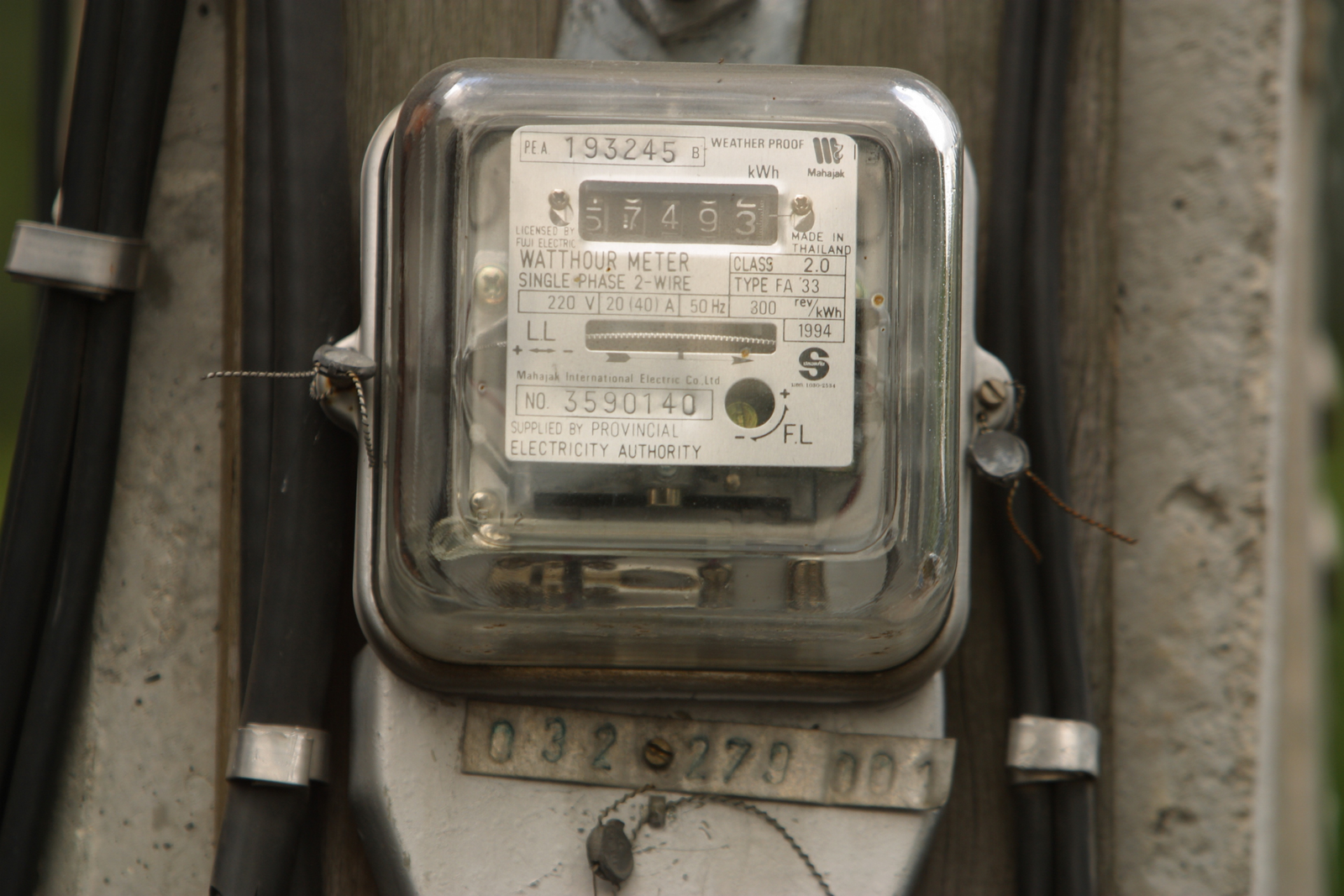 Medidor de energia instalado no padrão de entrada